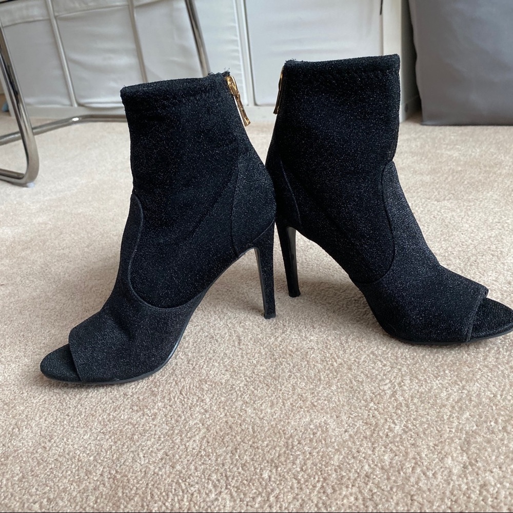 Open toe heeled booties
